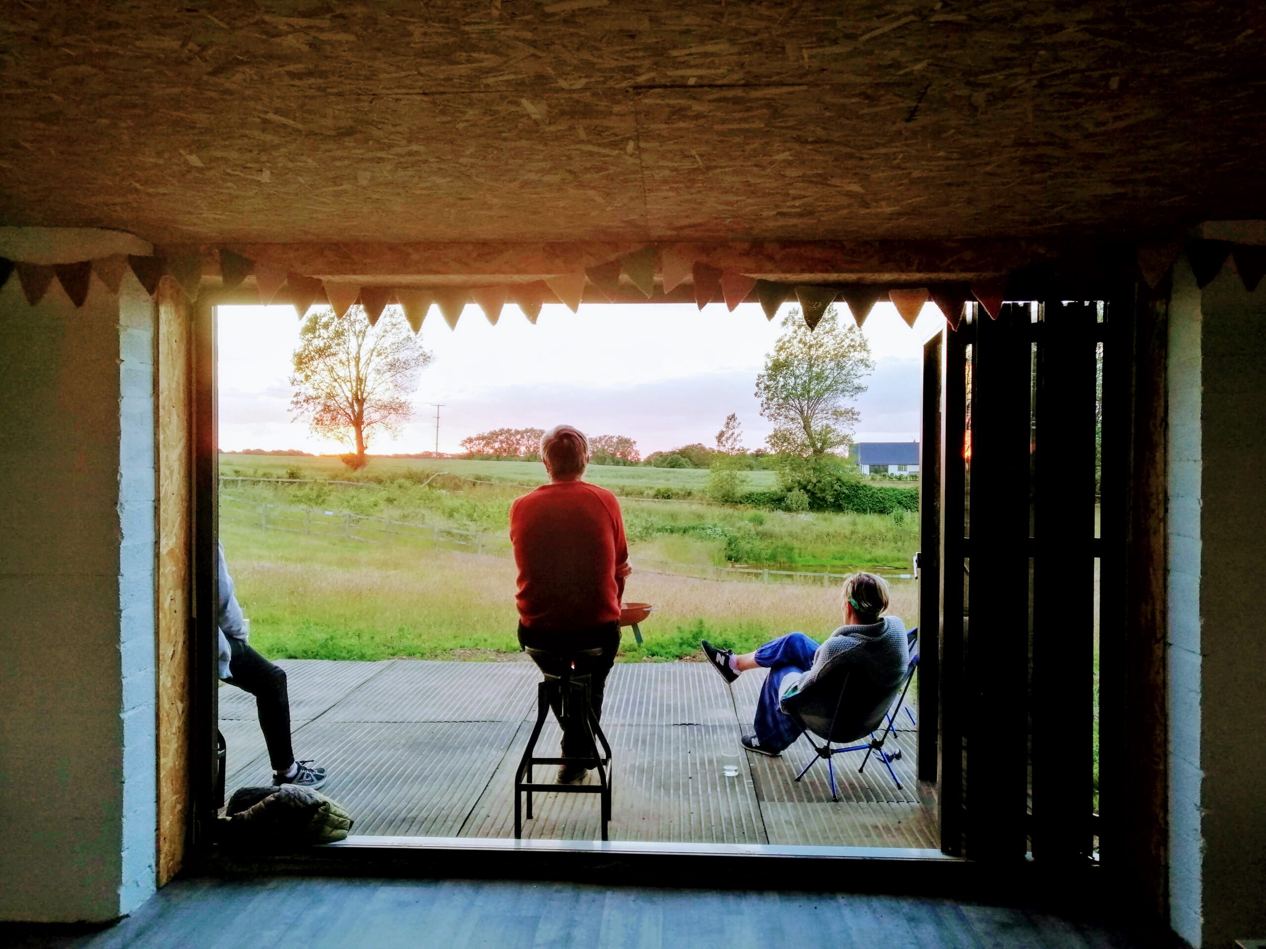 People Watching sunsets -Mill Farm Eco Barn
