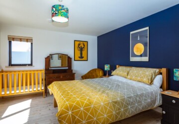 Bedroom with children spaces